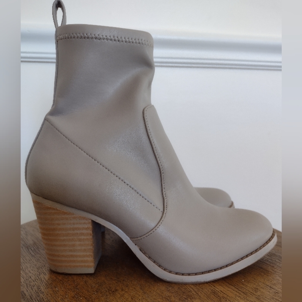 Women’s DV Dolce Vita Elaroo Ankle Booties Gray size 7 - Picture 6 of 14